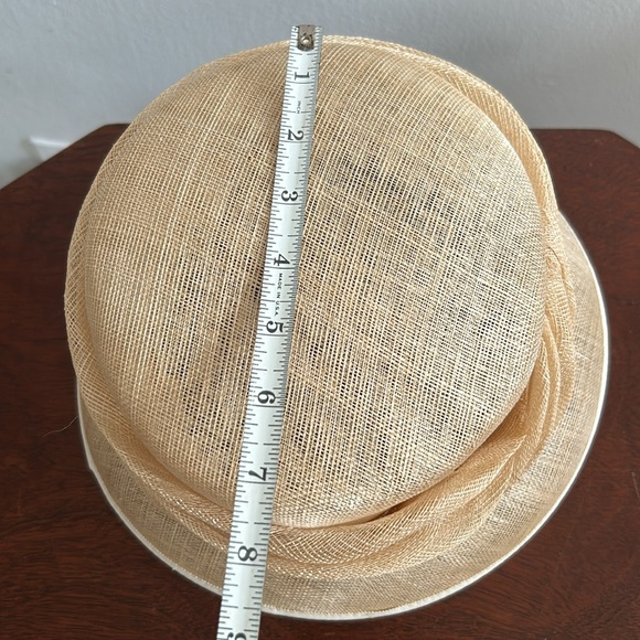 Creamy beige straw hat with straw folded sash, natural fibers, made in England - Picture 11 of 12